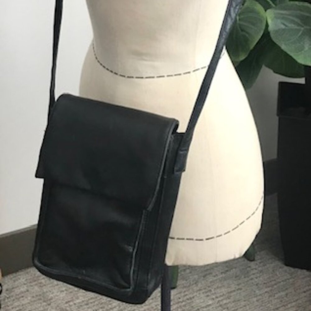 PRESTON AND YORK VINTAGE Y2K BLACK LEATHER CROSSBODY ORGANIZER HANDBAG